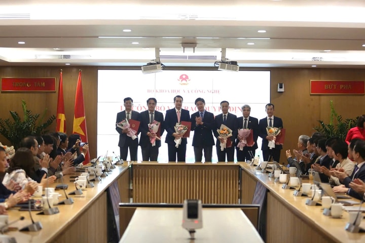 Bộ Khoa học và Công nghệ trao quyết định bổ nhiệm lãnh đạo 7 đơn vị