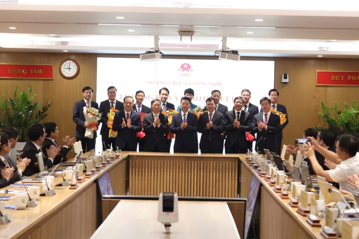 Bộ Khoa học và Công nghệ công bố, trao quyết định bổ nhiệm lãnh đạo 3 đơn vị