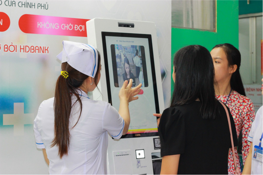 Tự hào hàng Việt Nam - Tinh hoa hàng Việt Nam Kiosk y tế thông minh giúp người dân dễ dàng đăng ký khám chữa bệnh