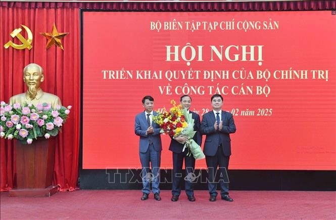 Ông Hoàng Trung Dũng giữ chức Tổng Biên tập Tạp chí Cộng sản