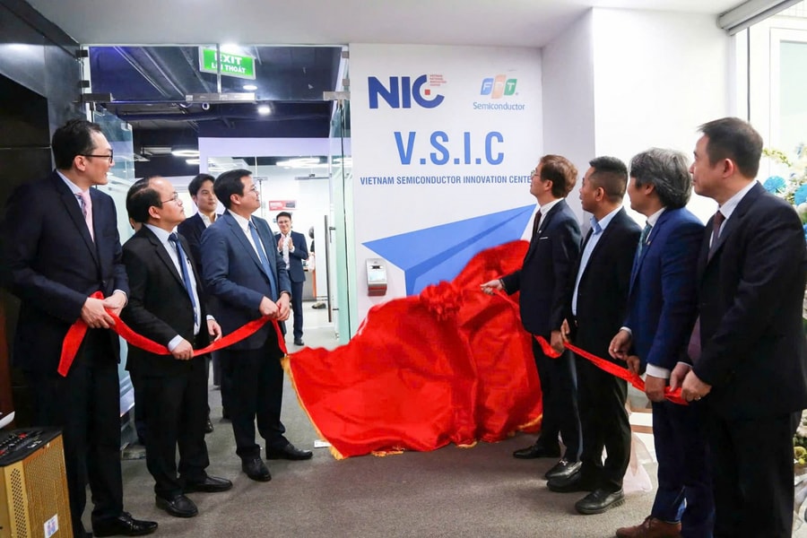 Khai trương Trung tâm Ươm tạo và phát triển bán dẫn