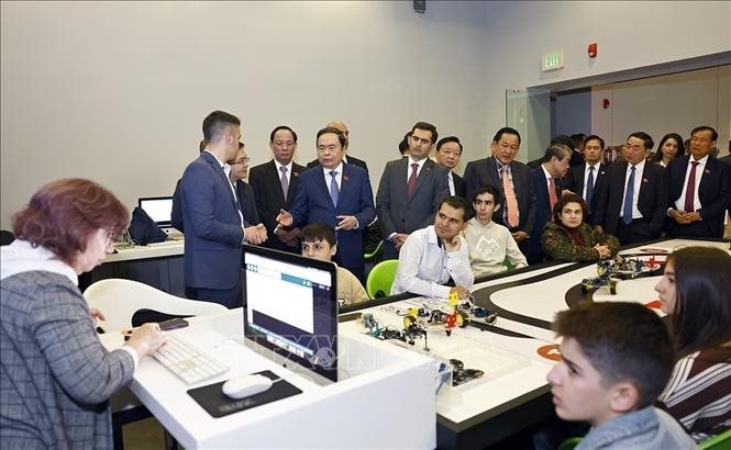 Chủ tịch Quốc hội tham quan Trung tâm Công nghệ sáng tạo TUMO của Armenia