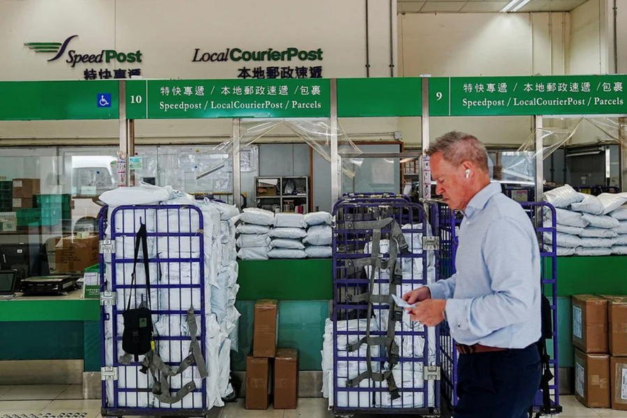 Hồng Kông đình chỉ dịch vụ bưu chính đến Mỹ khi mức thuế quan leo thang