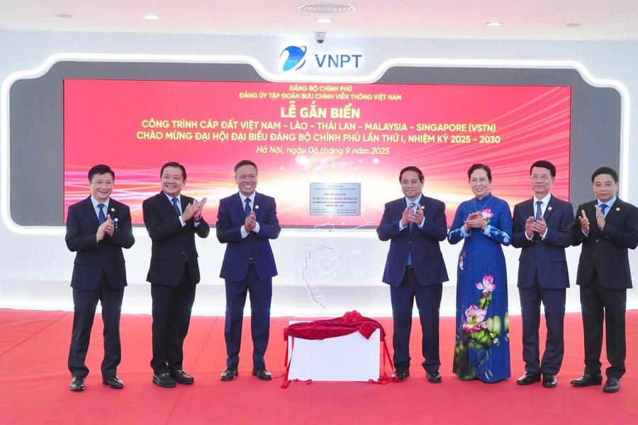 VNPT gắn biển công trình cáp đất quốc tế VSTN - Dấu mốc 80 năm tiên phong kết nối