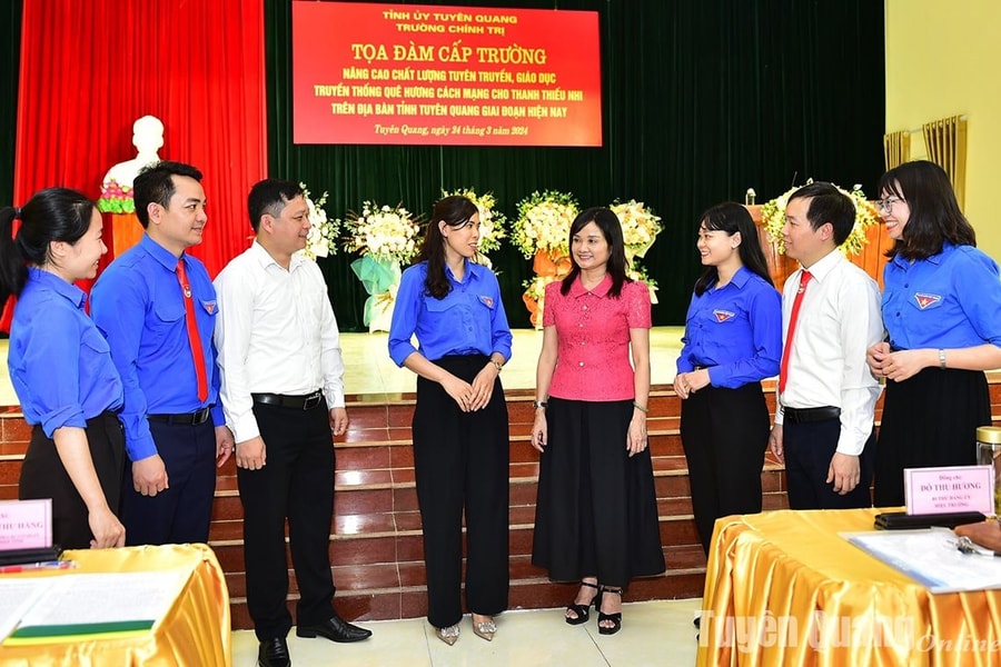 Enhancing digital capacity for personnel engaging in ideological and theoretical work.