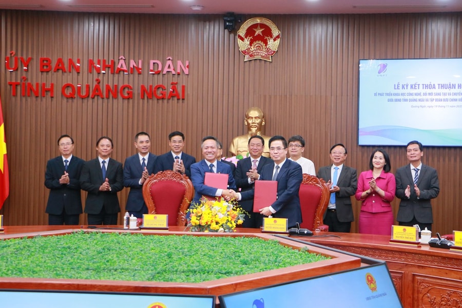 Tỉnh Quảng Ngãi và Tập đoàn VNPT hợp tác phát triển khoa học công nghệ, đổi mới sáng tạo và chuyển đổi số