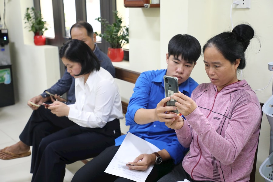 Cán bộ giảm nghèo: Từ thực thi chính sách đến đồng hành với dân