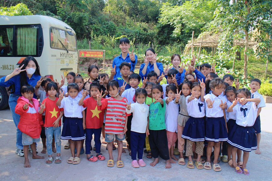 Giảm nghèo bắt đầu từ “con chữ”