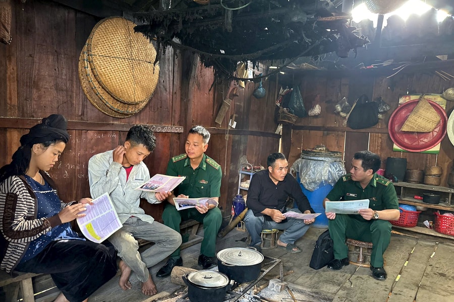 Nhiều địa phương hoàn thành mục tiêu cấp thẻ bảo hiểm y tế cho 100% hộ nghèo và cận nghèo