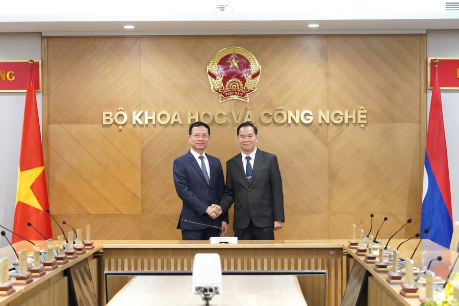 Promoting cooperation in science, technology, and education between Vietnam and Laos in the new period