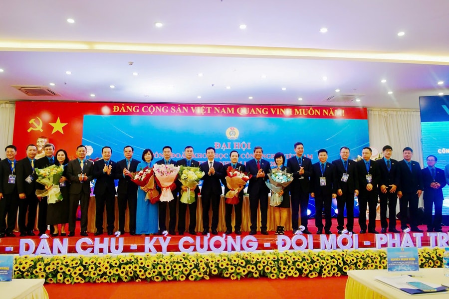 Bộ trưởng Nguyễn Mạnh Hùng: Công đoàn KH&CN Việt Nam phải chuyển từ đại diện bị động sang đại diện chủ động