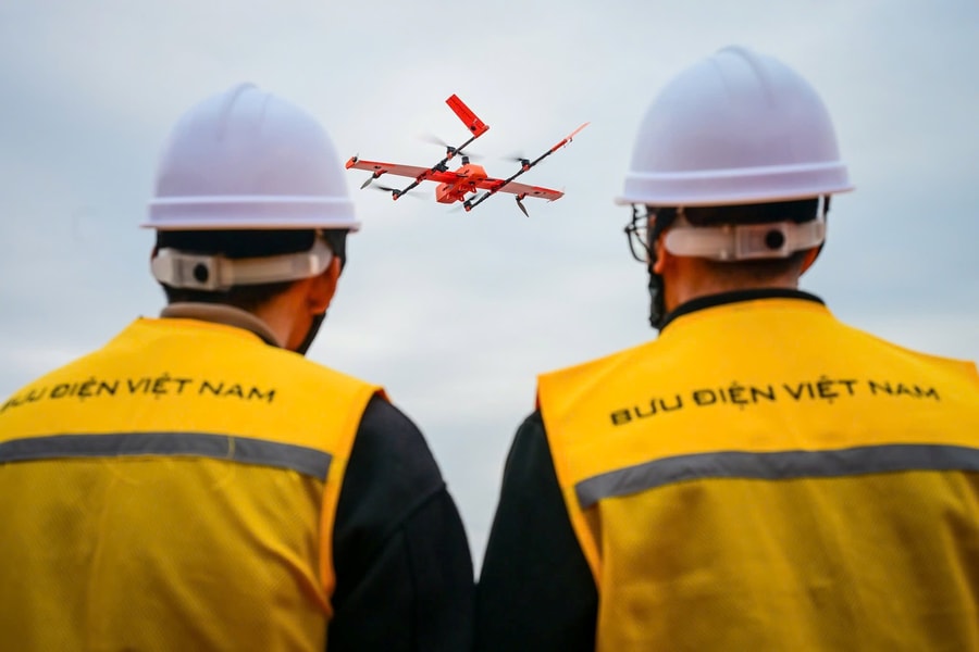 Lần đầu tiên tại Việt Nam, Bưu điện vận chuyển y tế bằng UAV