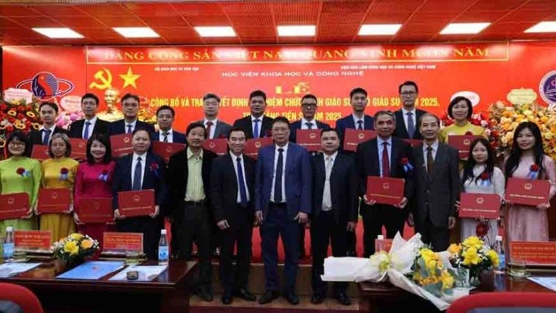 Học viện Khoa học và Công nghệ bổ nhiệm chức danh GS, PGS và trao bằng Tiến sĩ