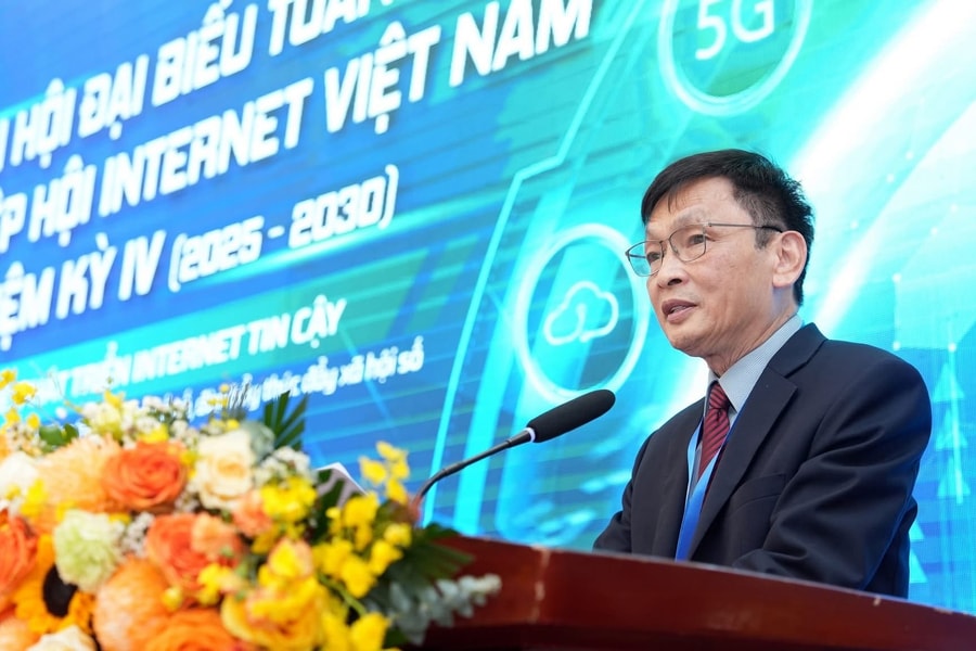 Ông Vũ Hoàng Liên tiếp tục được bầu làm Chủ tịch Hiệp hội Internet Việt Nam