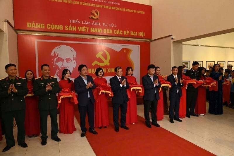 Triển lãm ảnh "Đảng Cộng sản Việt Nam qua các kỳ Đại hội" tại Hải Phòng