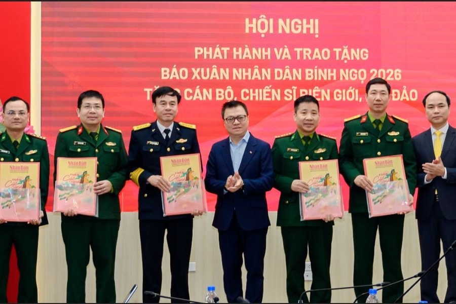 Bốn vạn tờ Báo Xuân Nhân Dân 2026 được Bưu điện gửi đến cán bộ, chiến sĩ biên giới, hải đảo