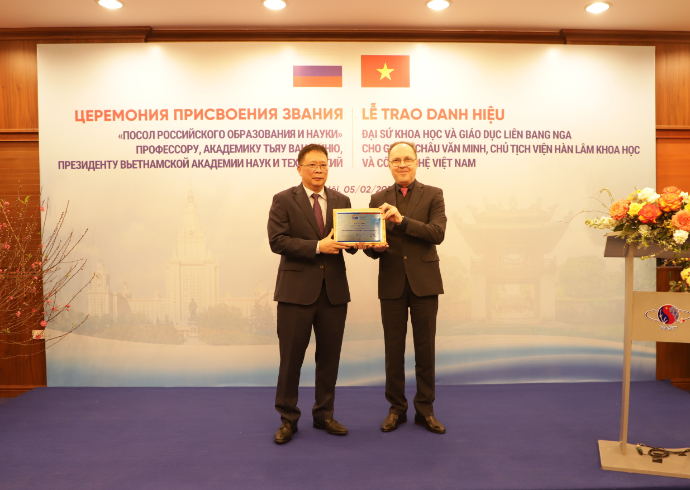 GS.VS. Châu Văn Minh được trao danh hiệu Đại sứ Khoa học và Giáo dục Liên bang Nga