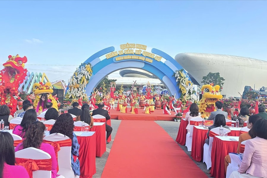 Quảng Ninh: Lần đầu ra mắt Đại lộ hoa và công nghệ ánh sáng bên Vịnh Hạ Long