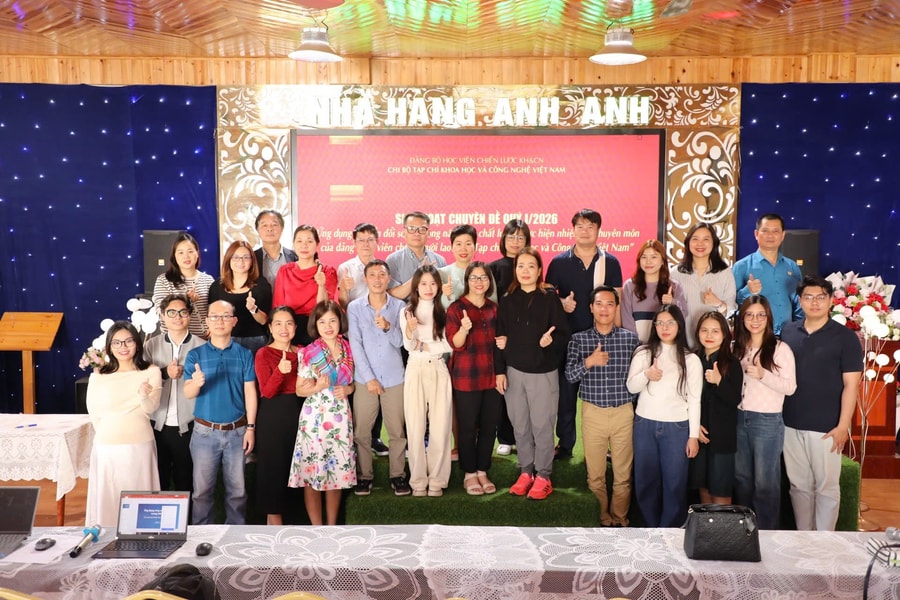 Chi bộ Tạp chí KH&CN Việt Nam sinh hoạt chuyên đề về ứng dụng chuyển đổi số và AI trong công việc