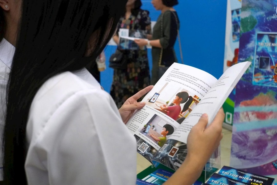 Hà Nội đặt mục tiêu 100% trường phổ thông ứng dụng AI vào năm 2030