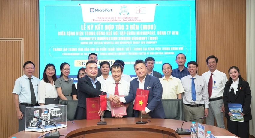 Thành lập Trung tâm Đào tạo phẫu thuật robot Việt - Trung đầu tiên tại Việt Nam