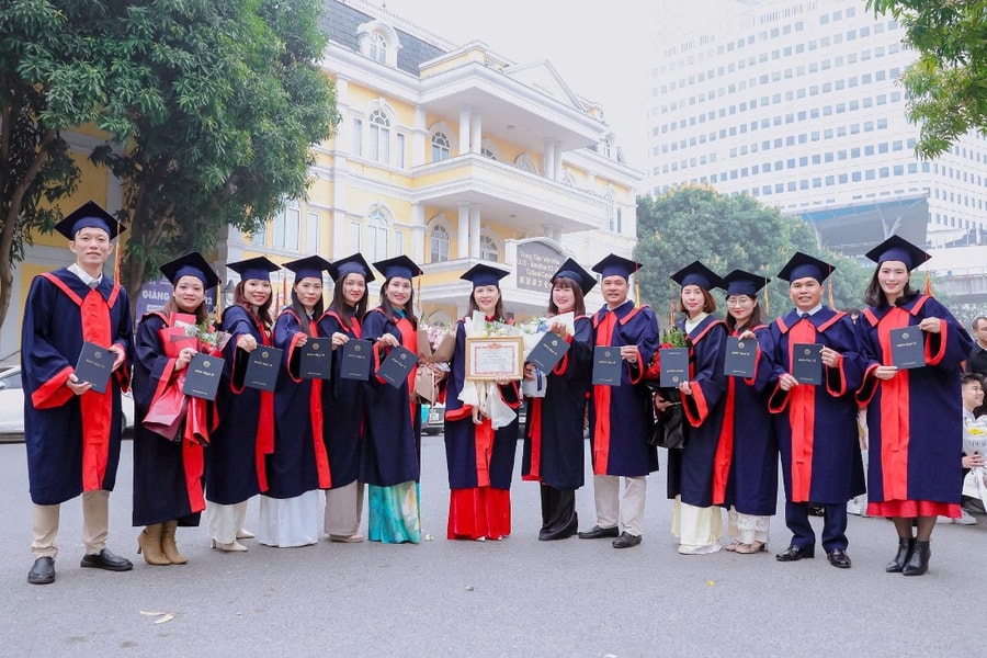 Cửa sổ cơ hội đang khép lại: Việt Nam cần làm gì để vượt qua bẫy thu nhập trung bình?