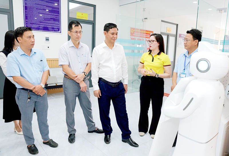 Phường Đồng Xoài, Đồng Nai: Ứng dụng AI, đưa robot lễ tân vào phục vụ hành chính công