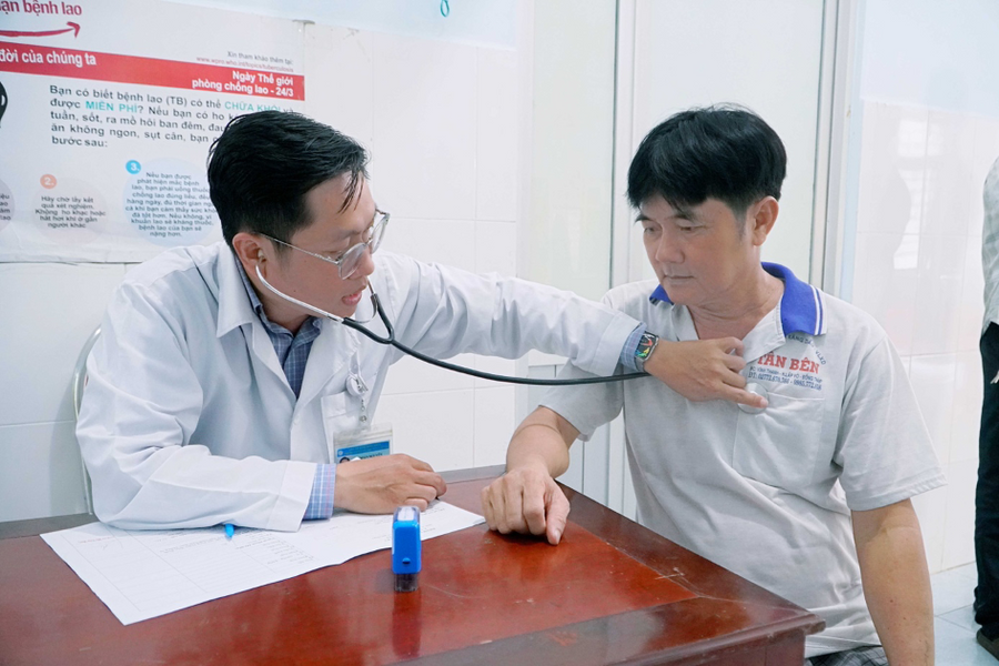 Đồng Tháp ra quân khám sàng lọc sức khỏe cho người dân, cập nhật sổ sức khoẻ điện tử