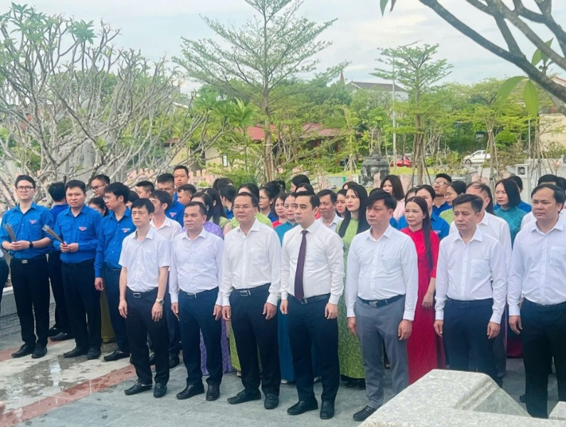 Sở KH&CN tỉnh Hà Tĩnh dâng hương tri ân các Anh hùng liệt sỹ