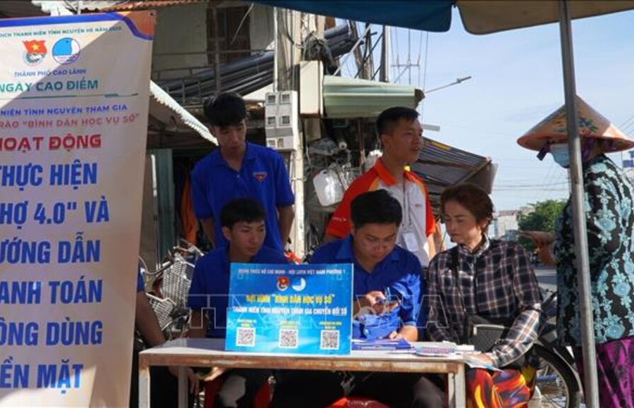 Đồng Tháp lồng ghép phong trào “Bình dân học vụ số” với xây dựng chính quyền số, kinh tế số và xã hội số